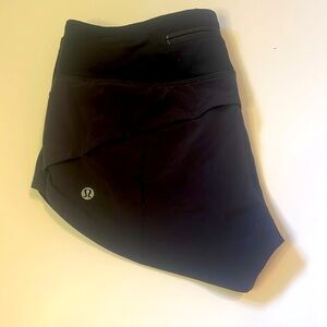 Lululemon shorts 2.5”
No stains, rips or holes
